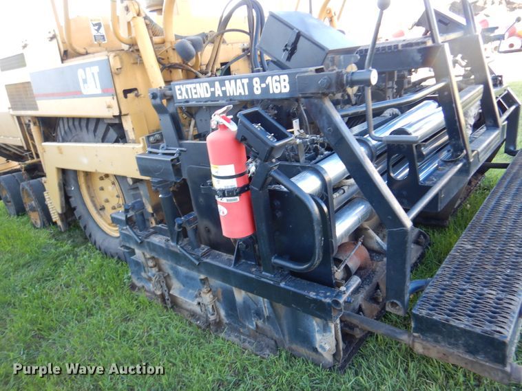 image for item KO9255 1994 Caterpillar BG-210B  paver