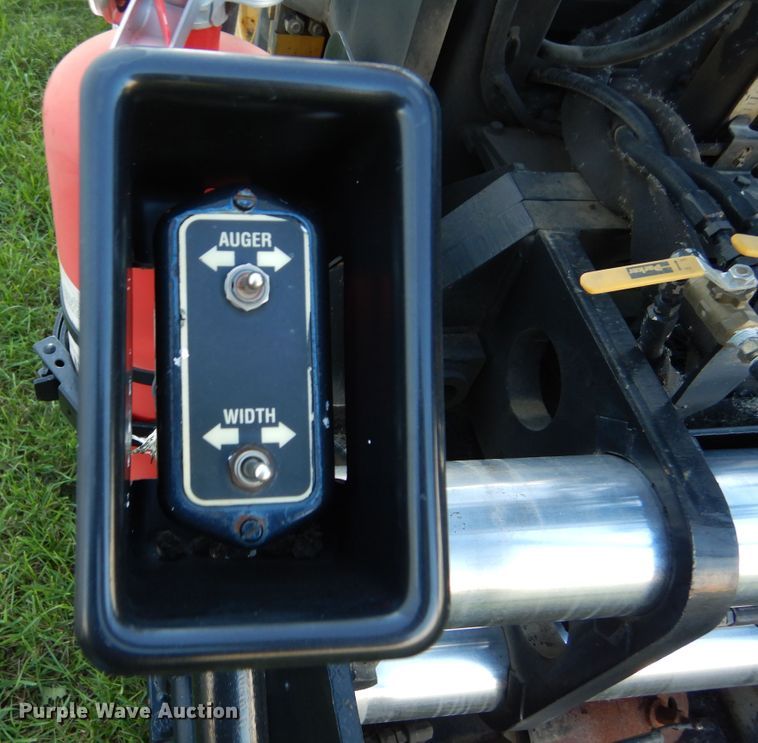 image for item KO9255 1994 Caterpillar BG-210B  paver