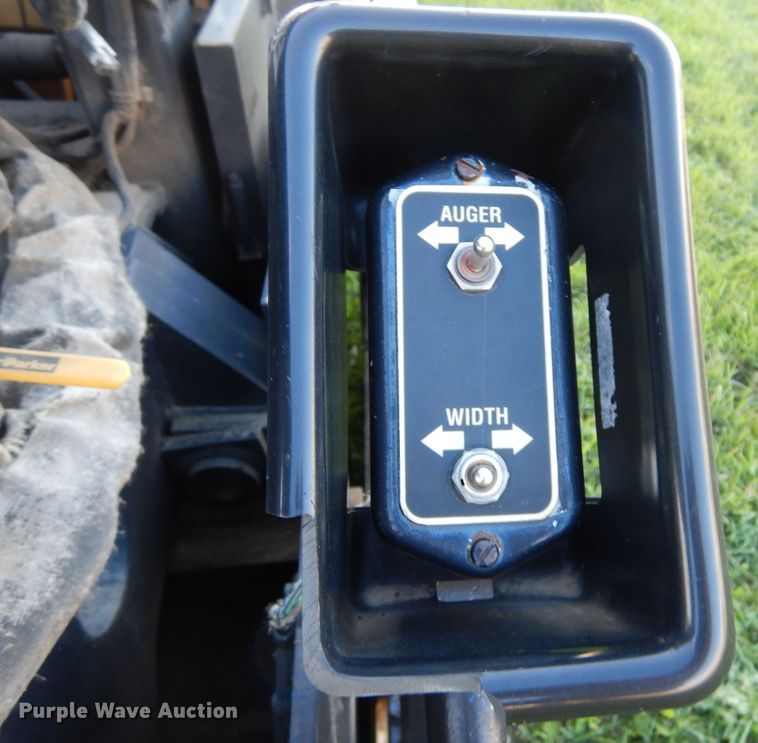 image for item KO9255 1994 Caterpillar BG-210B  paver