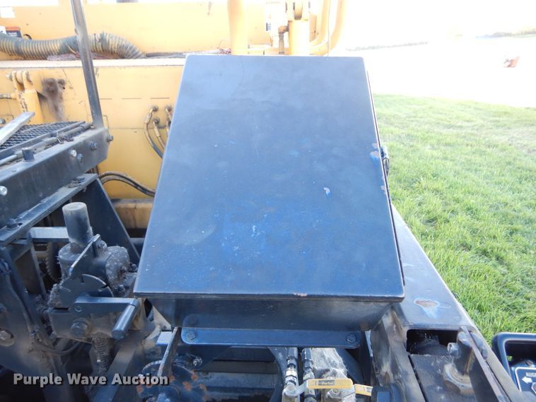 image for item KO9255 1994 Caterpillar BG-210B  paver