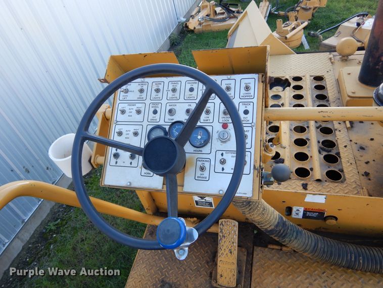 image for item KO9255 1994 Caterpillar BG-210B  paver