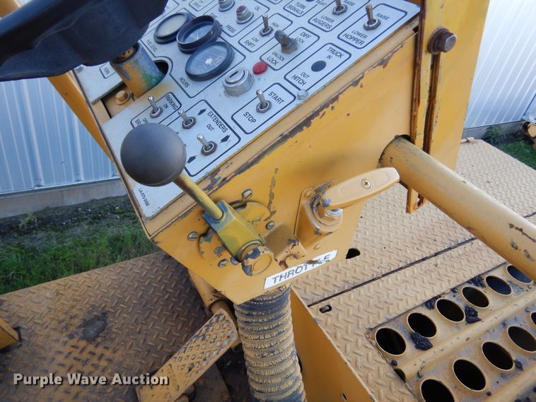 image for item KO9255 1994 Caterpillar BG-210B  paver