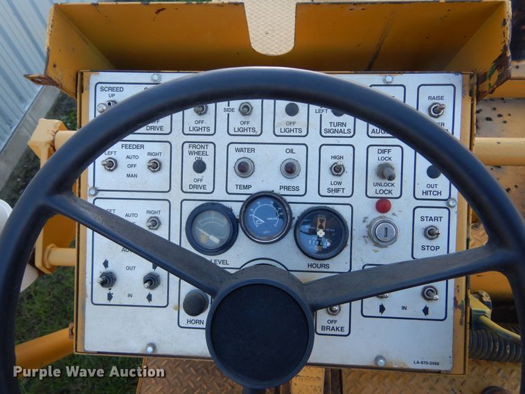 image for item KO9255 1994 Caterpillar BG-210B  paver