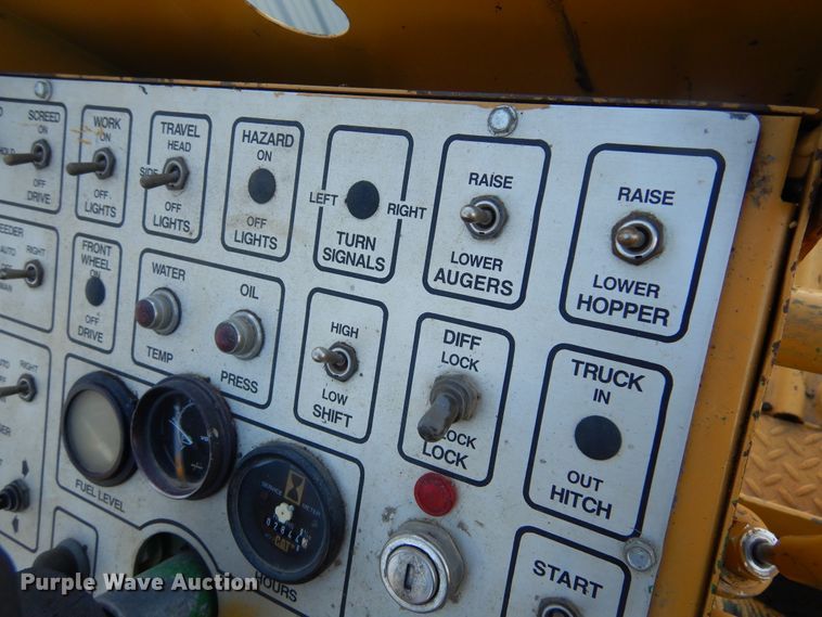 image for item KO9255 1994 Caterpillar BG-210B  paver