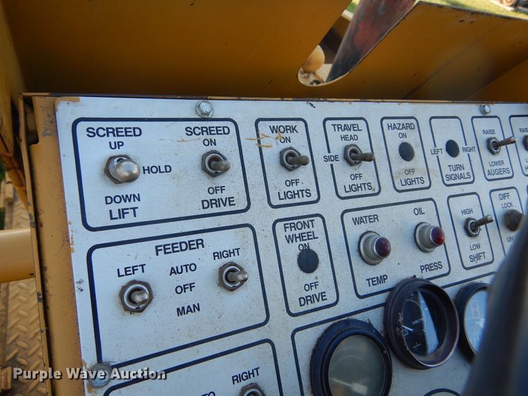 image for item KO9255 1994 Caterpillar BG-210B  paver