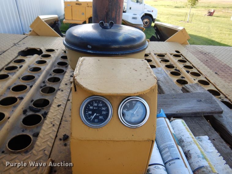 image for item KO9255 1994 Caterpillar BG-210B  paver