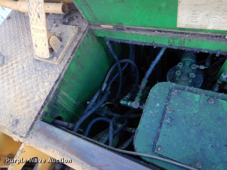 image for item KO9255 1994 Caterpillar BG-210B  paver