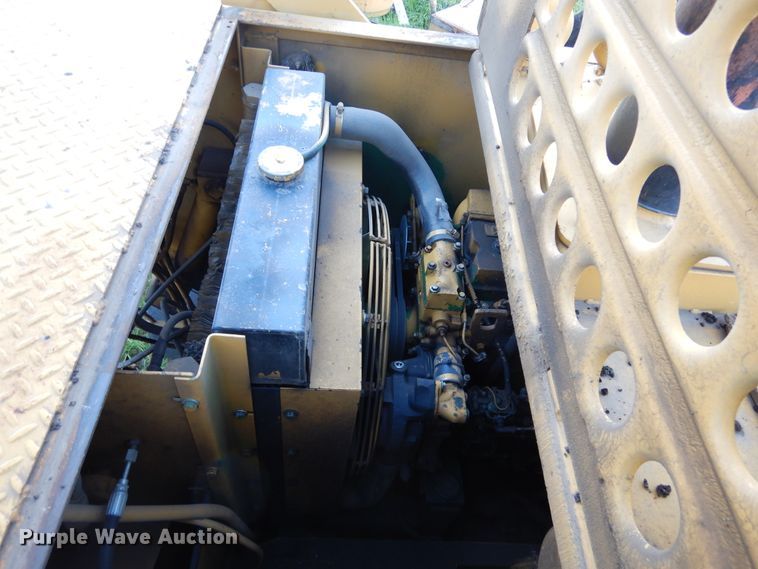 image for item KO9255 1994 Caterpillar BG-210B  paver