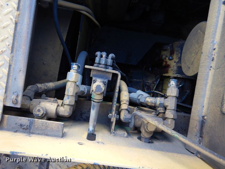 image for item KO9255 1994 Caterpillar BG-210B  paver