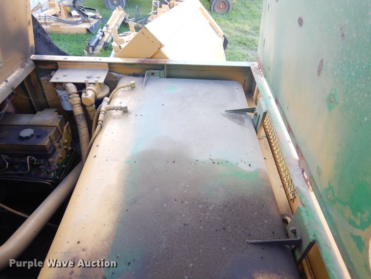 image for item KO9255 1994 Caterpillar BG-210B  paver