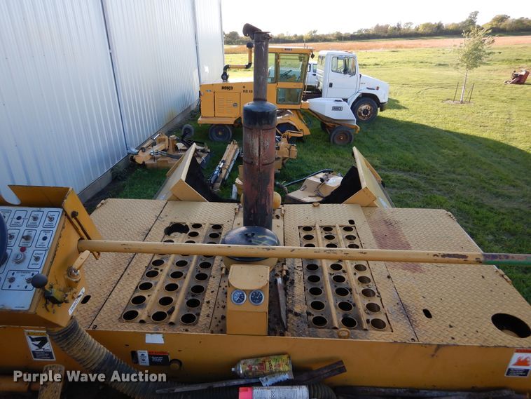 image for item KO9255 1994 Caterpillar BG-210B  paver