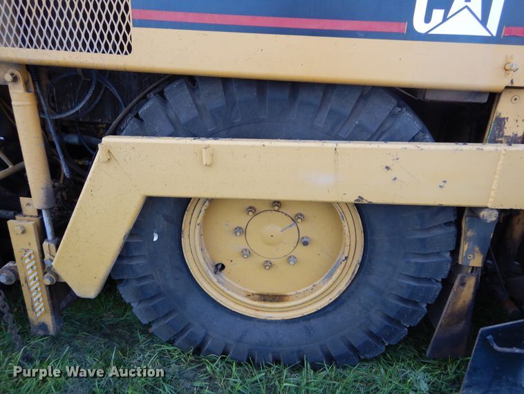 image for item KO9255 1994 Caterpillar BG-210B  paver