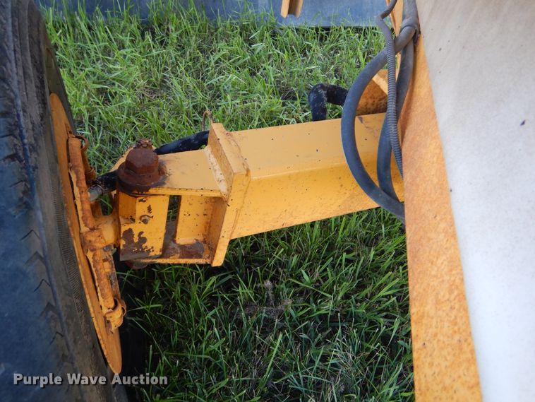 image for item KO9256 2001 Rosco  broom