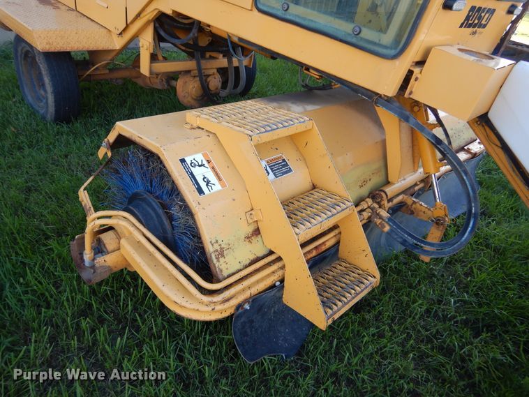 image for item KO9256 2001 Rosco  broom