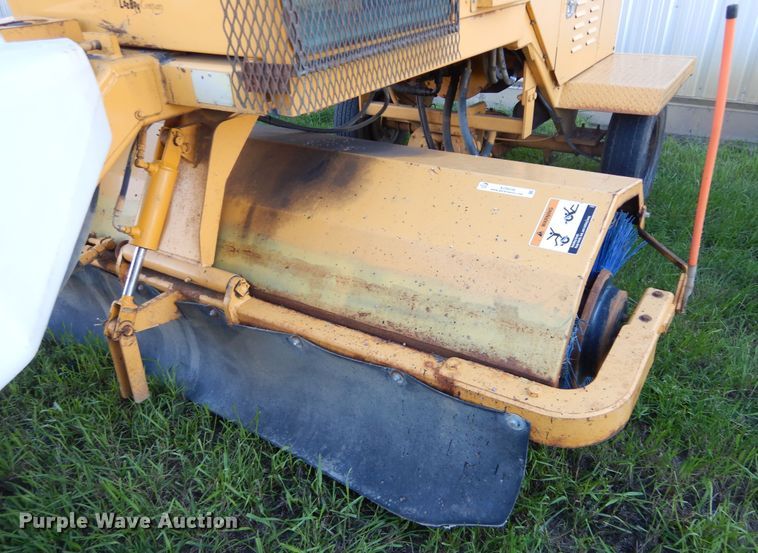 image for item KO9256 2001 Rosco  broom