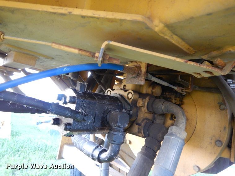 image for item KO9256 2001 Rosco  broom