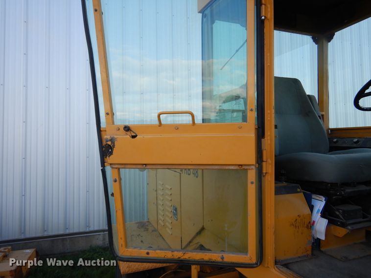 image for item KO9256 2001 Rosco  broom