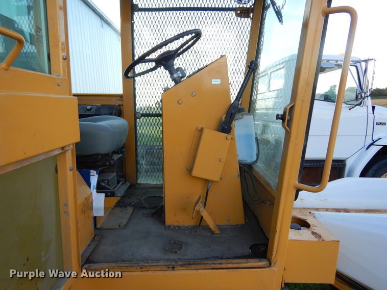 image for item KO9256 2001 Rosco  broom