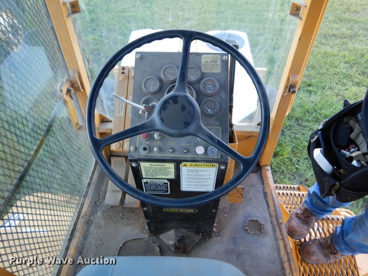 image for item KO9256 2001 Rosco  broom