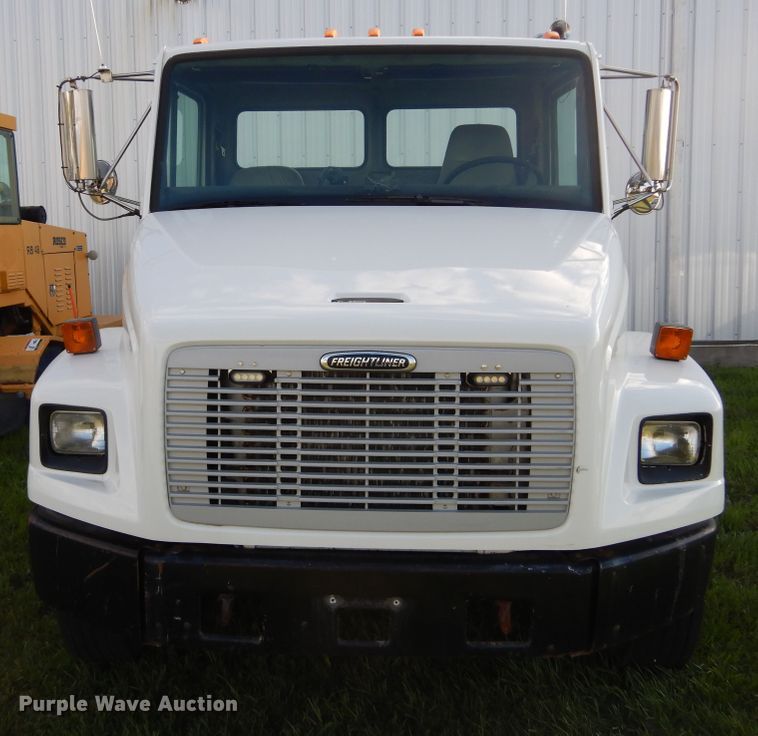 image for item KO9257 2001 Freightliner FL70  truck cab and chassis