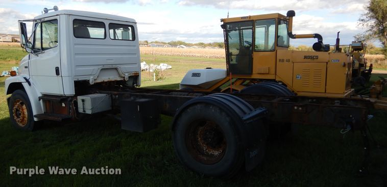 image for item KO9257 2001 Freightliner FL70  truck cab and chassis