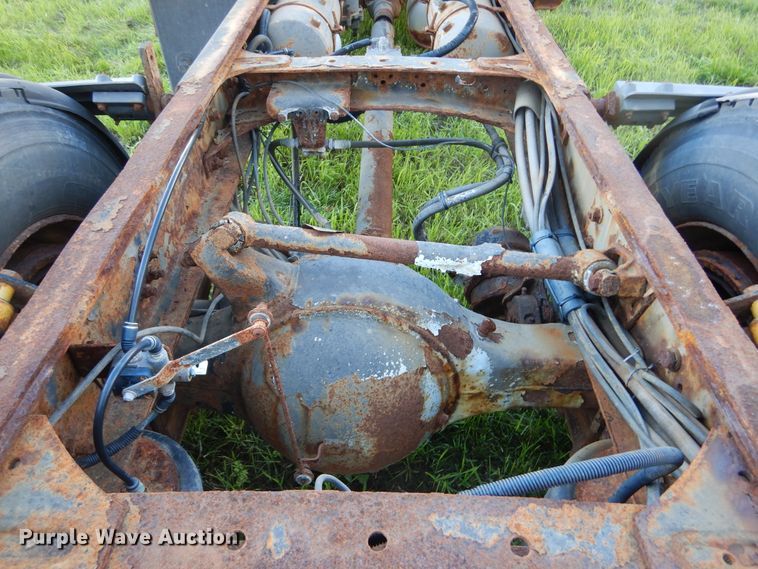 image for item KO9257 2001 Freightliner FL70  truck cab and chassis