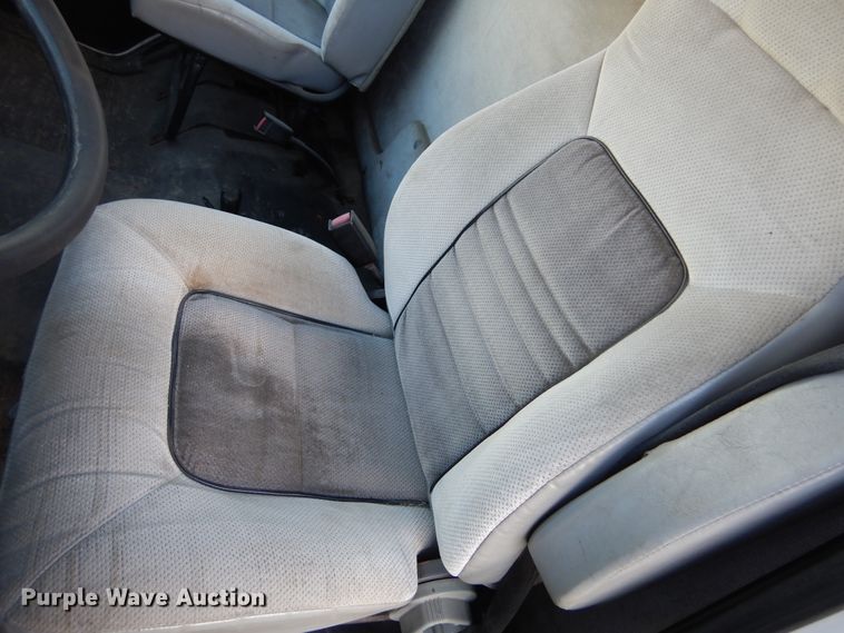 image for item KO9257 2001 Freightliner FL70  truck cab and chassis