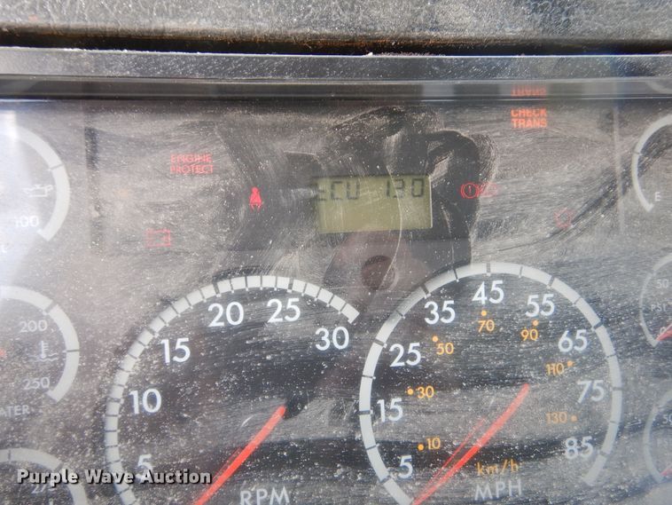 image for item KO9257 2001 Freightliner FL70  truck cab and chassis