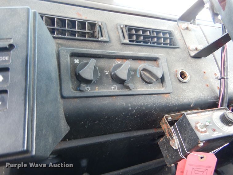 image for item KO9257 2001 Freightliner FL70  truck cab and chassis