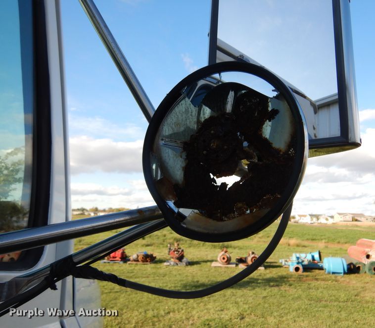 image for item KO9257 2001 Freightliner FL70  truck cab and chassis