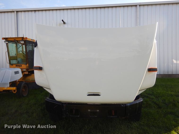 image for item KO9257 2001 Freightliner FL70  truck cab and chassis