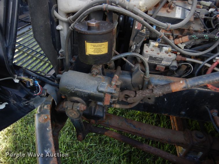 image for item KO9257 2001 Freightliner FL70  truck cab and chassis