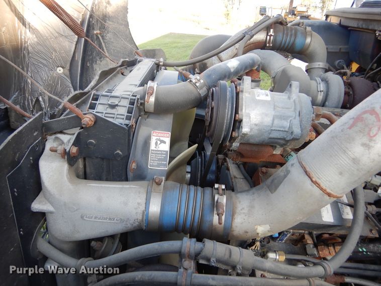 image for item KO9257 2001 Freightliner FL70  truck cab and chassis