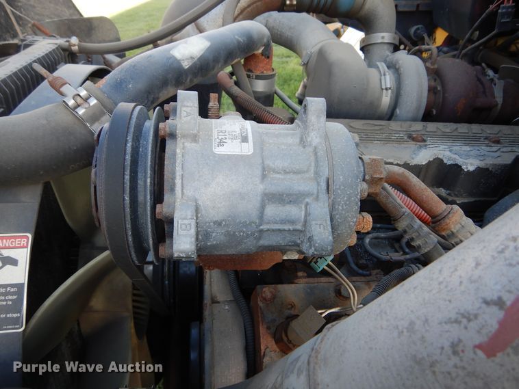 image for item KO9257 2001 Freightliner FL70  truck cab and chassis