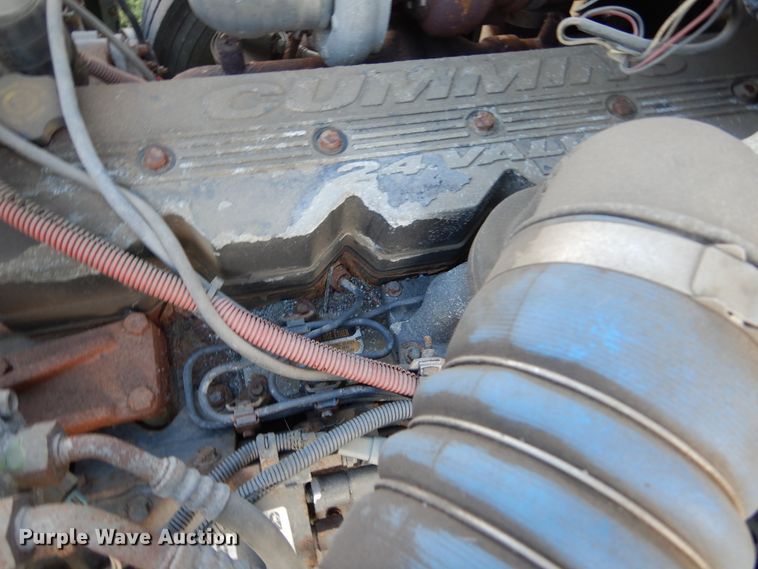 image for item KO9257 2001 Freightliner FL70  truck cab and chassis