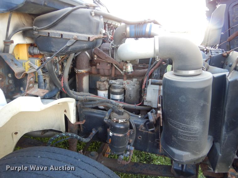 image for item KO9257 2001 Freightliner FL70  truck cab and chassis