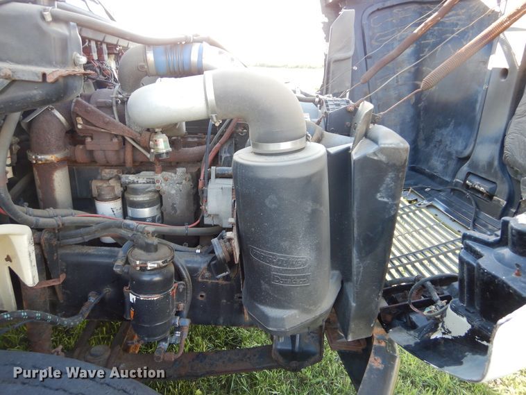 image for item KO9257 2001 Freightliner FL70  truck cab and chassis