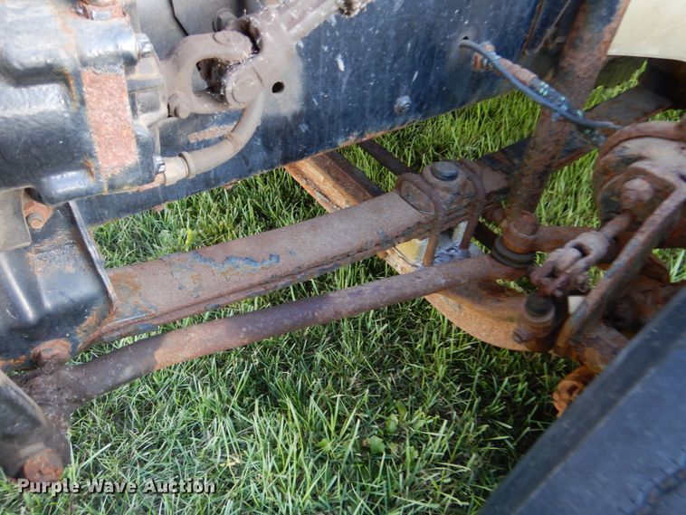 image for item KO9257 2001 Freightliner FL70  truck cab and chassis