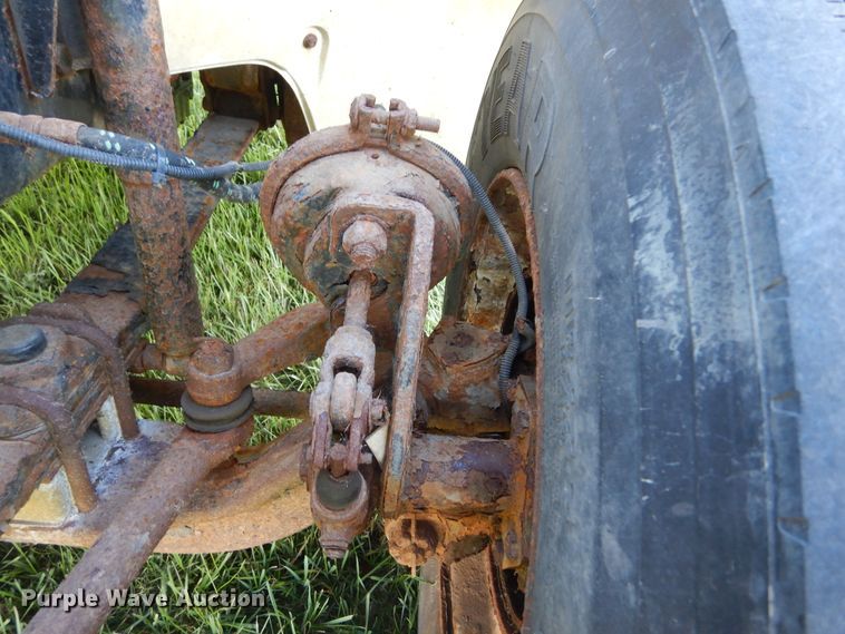 image for item KO9257 2001 Freightliner FL70  truck cab and chassis