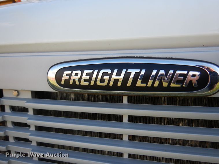 image for item KO9257 2001 Freightliner FL70  truck cab and chassis