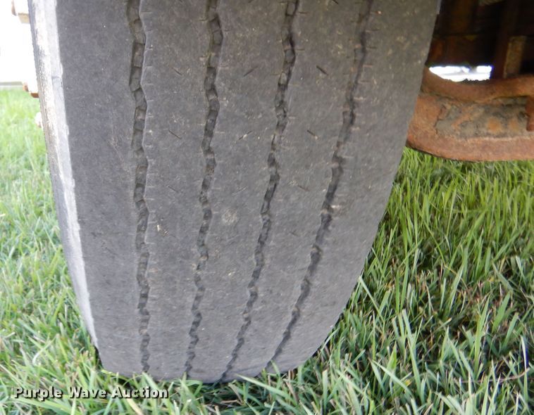 image for item KO9257 2001 Freightliner FL70  truck cab and chassis