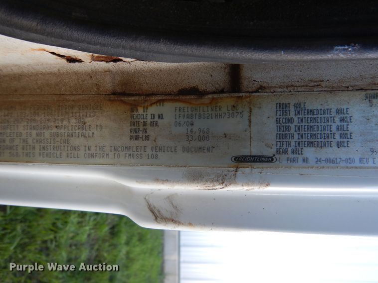 image for item KO9257 2001 Freightliner FL70  truck cab and chassis