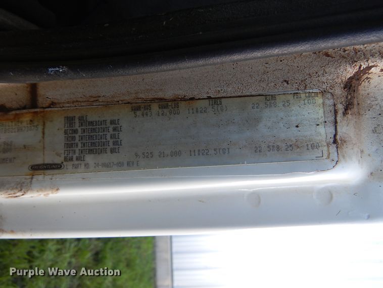 image for item KO9257 2001 Freightliner FL70  truck cab and chassis