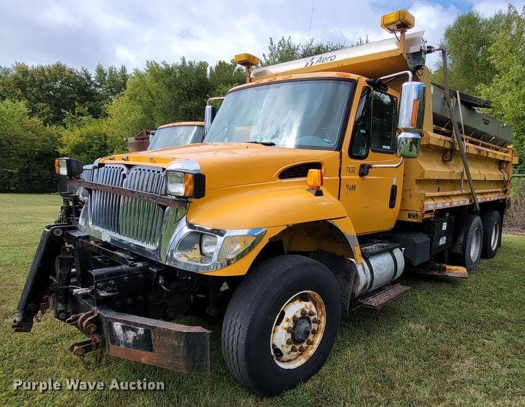 image for item KQ9198 2005 International 7400  dump truck