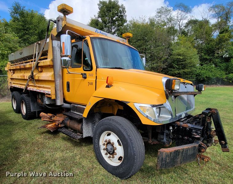 image for item KQ9198 2005 International 7400  dump truck