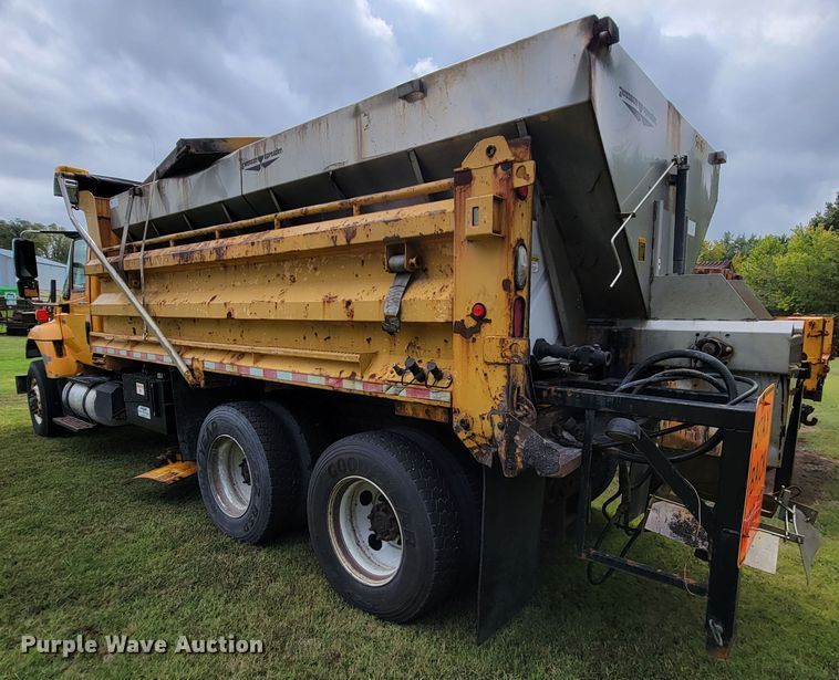 image for item KQ9198 2005 International 7400  dump truck