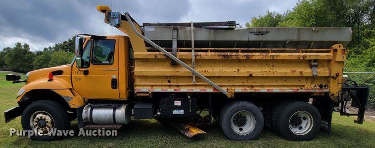 image for item KQ9198 2005 International 7400  dump truck