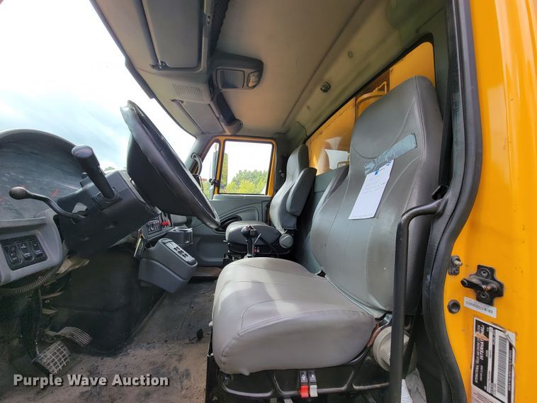 image for item KQ9198 2005 International 7400  dump truck