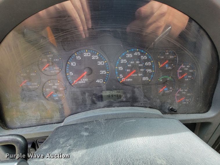 image for item KQ9198 2005 International 7400  dump truck