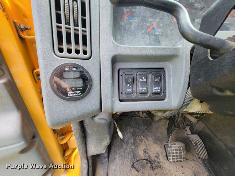 image for item KQ9198 2005 International 7400  dump truck